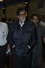Amitabh Bachchan snapped at airport in Mumbai on 8th Sept 2013 (11).JPG